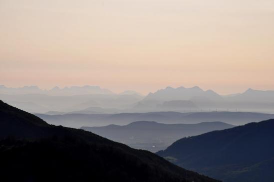 Au matin, panorama sur la vallée de la Drôme depuis le col de l'Escrinet