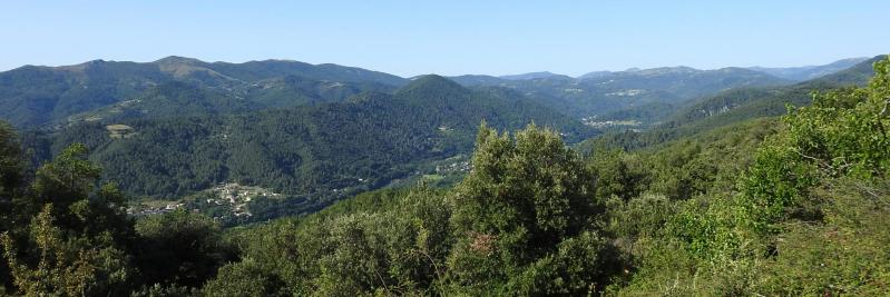 Vue plongeante sur la vallée de l'Eyrieux depuis la ferme de Chanteperdrix