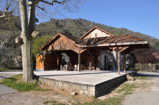 Dans la vallée de l'Eyrieux, l'ancienne gare de Chalencon (Le Pont de Chervil)