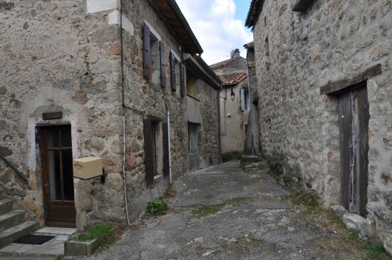 Les vieilles rues de Saint-Michel-de-Chabrillanoux