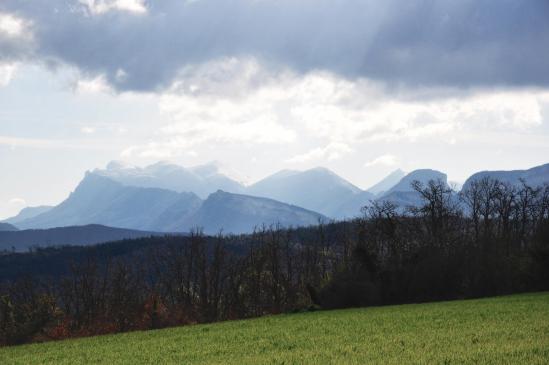 Vue sur le synclinal de Saoû depuis les hauts de Grâne