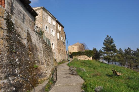 Montée au vieux village de Toulaud