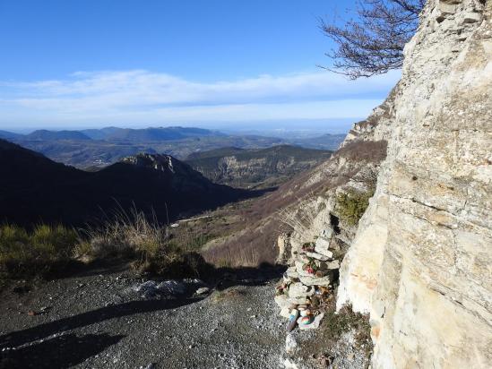 A mi-chemin du Pas de Siara, vue sur la Valdaine