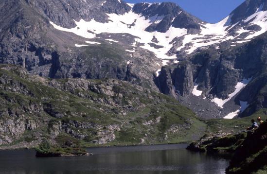 Le lac Fourchu et l'arête W de la Pyramide