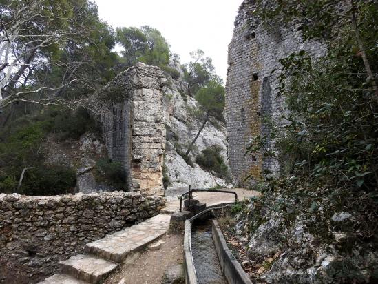 Le Tholonet - L'aqueduc romain sur La Cause