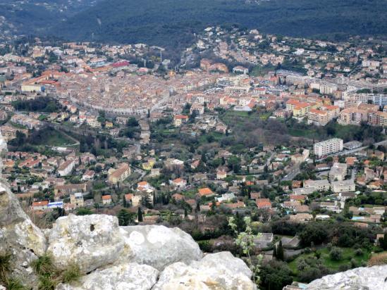 Vue plongeante sur Vence depuis le belvédère du Baou des Blancs