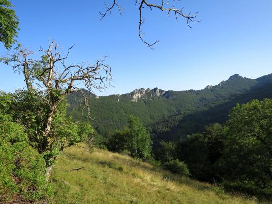 Sur le sentier-balcon à l'approche de la Toussièrette