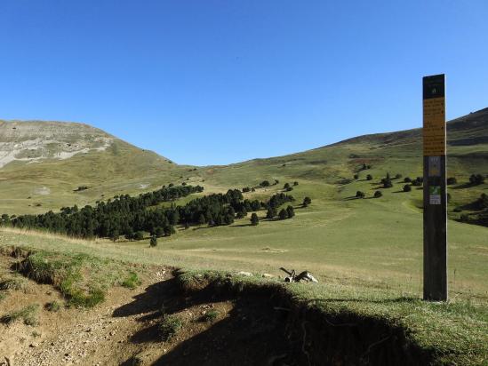 Le col de Jiboui avec à l'horizon le Mont Barral