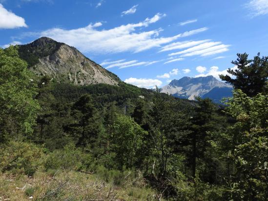 Charajaille et la montagne d'Aurouze vus du sentier entre les cols de la Chaise et de Berthaud