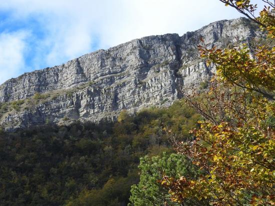 A l'approche de Favières, suite des falaises de la Lance