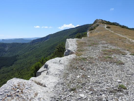 Sur la crête de la montagne de Saint-Cyr