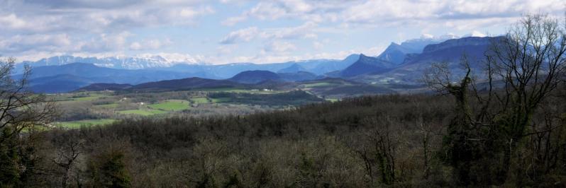 Vue sur la vallée de la Drôme depuis les hauts de Grâne