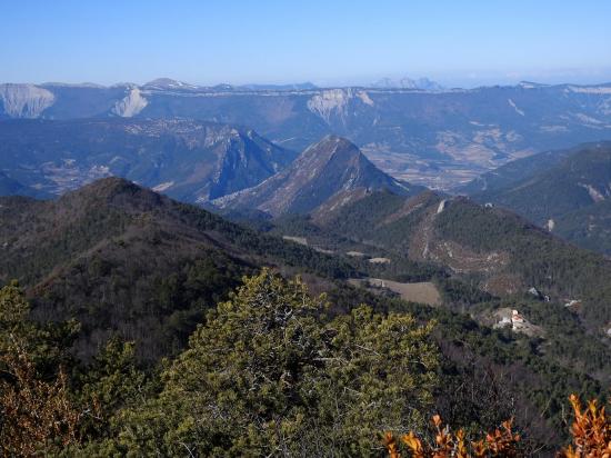 Sur l'arête W de la montagne du Puy (Pic de Luc et vallée de la Drôme)