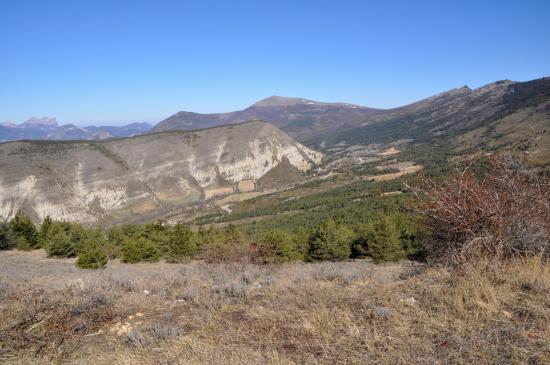 Sur la piste entre le col des Roustans et la montagne de l'Eyriau