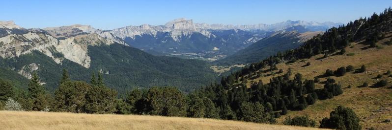 Les remparts E du Vercors vus depuis la crête de Freidière