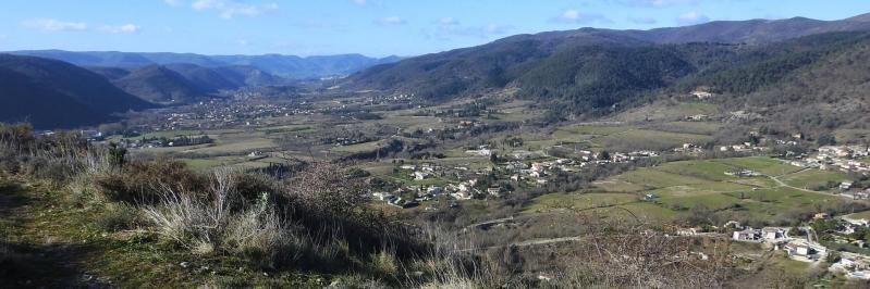 Vue panoramique sur la basse vallée de l'Ouvèze