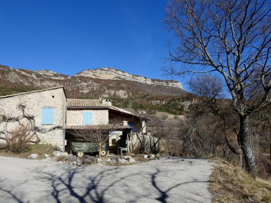 Les Bayles (au fond, Roche Rousse)