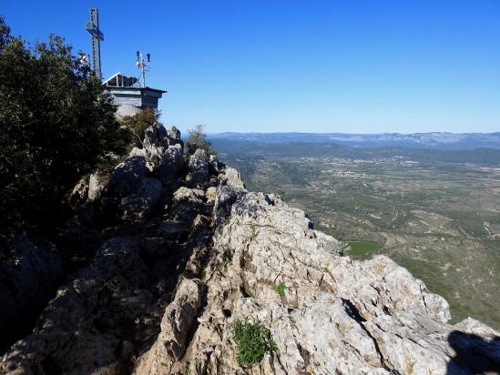 Le causse du Larzac vu depuis le sommet du Pic Saint-Loup