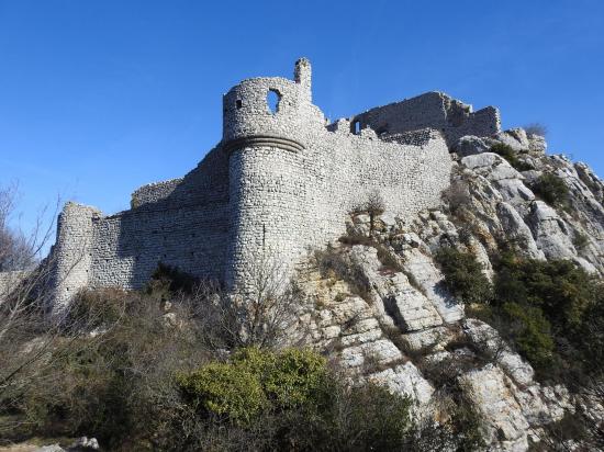 Le château de Crussol depuis la crête