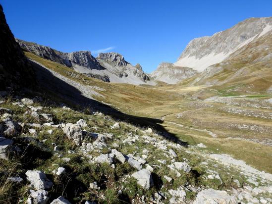 A l'entrée du vallon des Aiguilles (crête du vallon, Haut-Bouffet, col des Aiguilles, tête du Mollah et tête de Vachères)