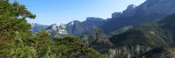 Sur le sentier-balcon entre le col de Ginayes et Serre Jean