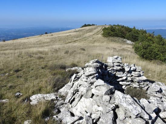 L'abri de berger sur l'arête N de la Lance