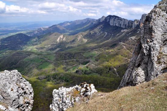 Montagnes de l'Epenet et de Mussan vues depuis le sommet de Pierre Chauve