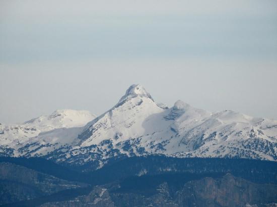 La Grande Moucherolle vue depuis le Bois de la Garde