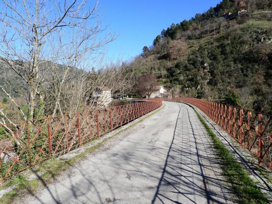 Traversée de l'Eyrieux sur le viaduc de la Pimpie