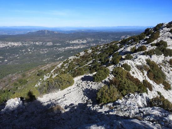 Les Alpes du S vues depuis la plateforme sommitale de la Croix-de-Provence