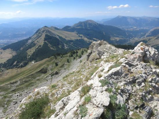 Sur la crête sommitale du pic de Gleize (Pic de la Grésinière, Cuchon, montagne de Céüse)