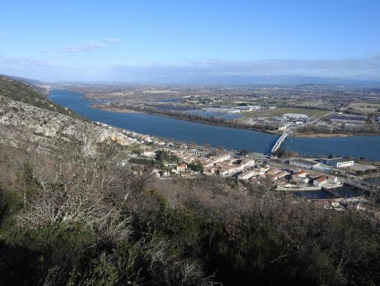 Le Pouzin et la confluence Rhône - Drôme vus depuis la descente du Serre du Gouvernement