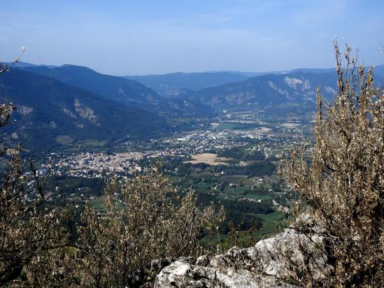 Vue plongeante sur Die depuis le Pas de Bret