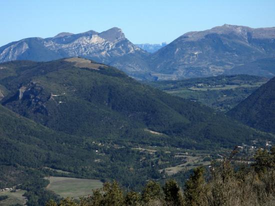 Au sommet du mont Rachas (Trois-Becs, Couspeau et Mont -Aiguille au milieu)