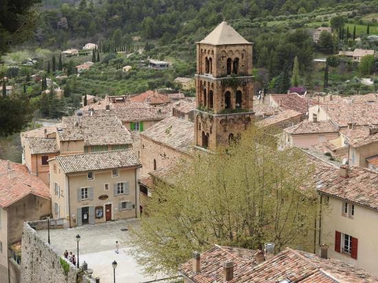 L'église Notre-Dame de l'Assomption vue depuis la calade qui conduit à Notre-Dame de Beauvoir