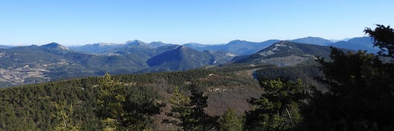 Dans la montée vers la crête de Praloubeau (panorama sur Valdrôme)