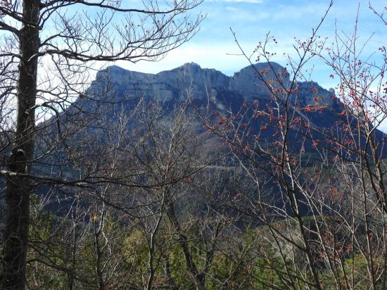 Sur le sentier-balcon entre les cols du Perrier et de Faraud