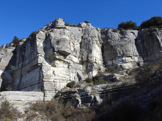 Au S de la montagne de Crussol (la carrière romaine)