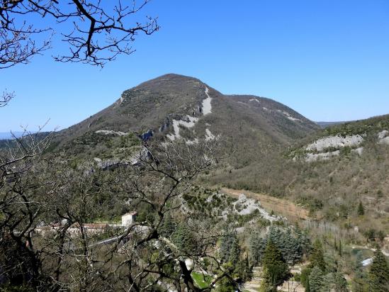 Depuis le sentier d'ascension au sommet de la montagne d'Eson, vue sur Ste-Euphémie