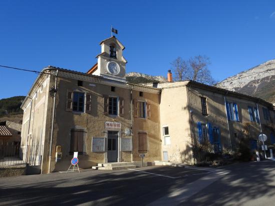 La mairie de Laval d'Aixx