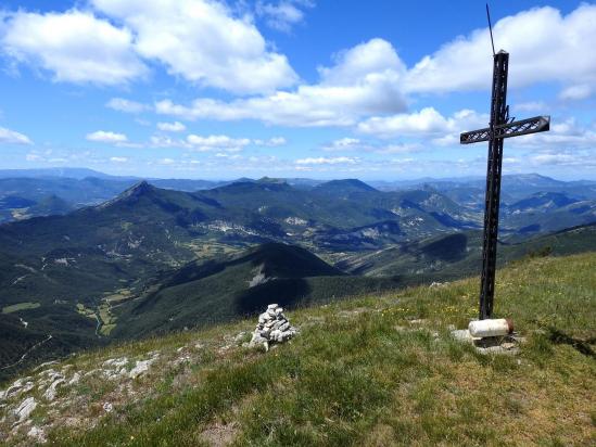 La croix au pied du sommet du Duffre