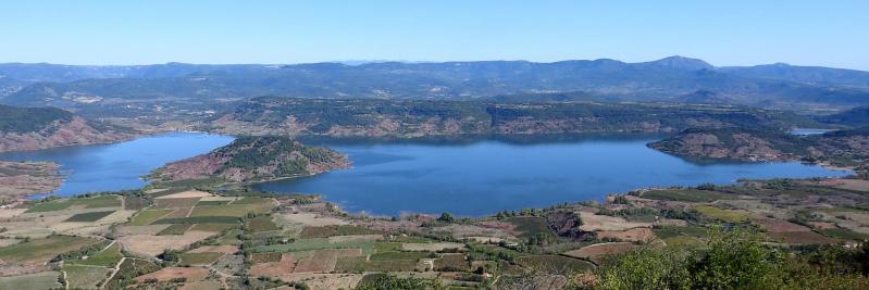 Le lac de Salagou vu depuis la crête de la montagne de Liausson