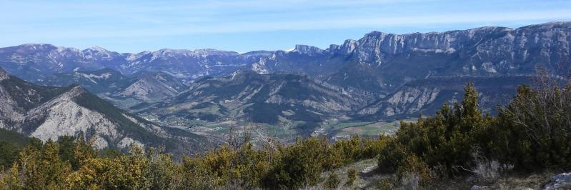 Les remparts S du Vercors vus depuis le Fescle