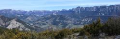 Entre la montagne de Beaufayn et Serre Chauvière, le plateau du Fescle et sa vue sur les remparts S du Vercors