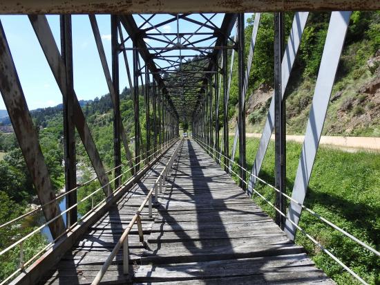 Le pont de fer de Saint-Martin-de-Valamas sur la Dolce Via