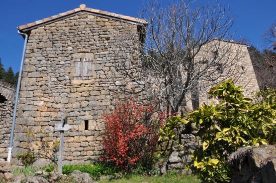 Le hameau des Peyses aux maisons bien ardéchoises