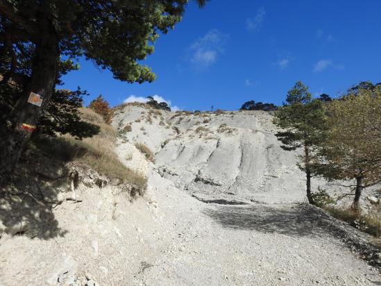 Traversée des ravins détritiques au S du col la Pause