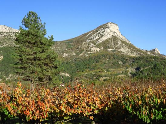 A l'approche de Sahune, le Rocher de Bramard