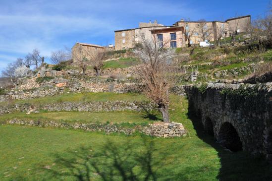 Au pied du hameau de La Pizette