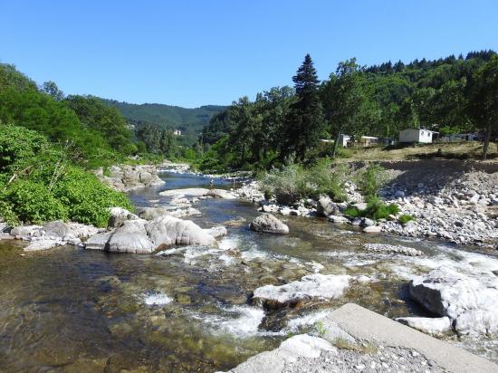 Le long de l'Eyrieux à l'approche du camping du Cheylard